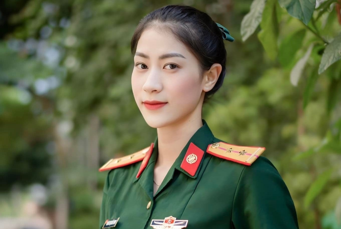 Anh gay sot cua hoa khoi bong chuyen mang ham Dai uy hinh anh