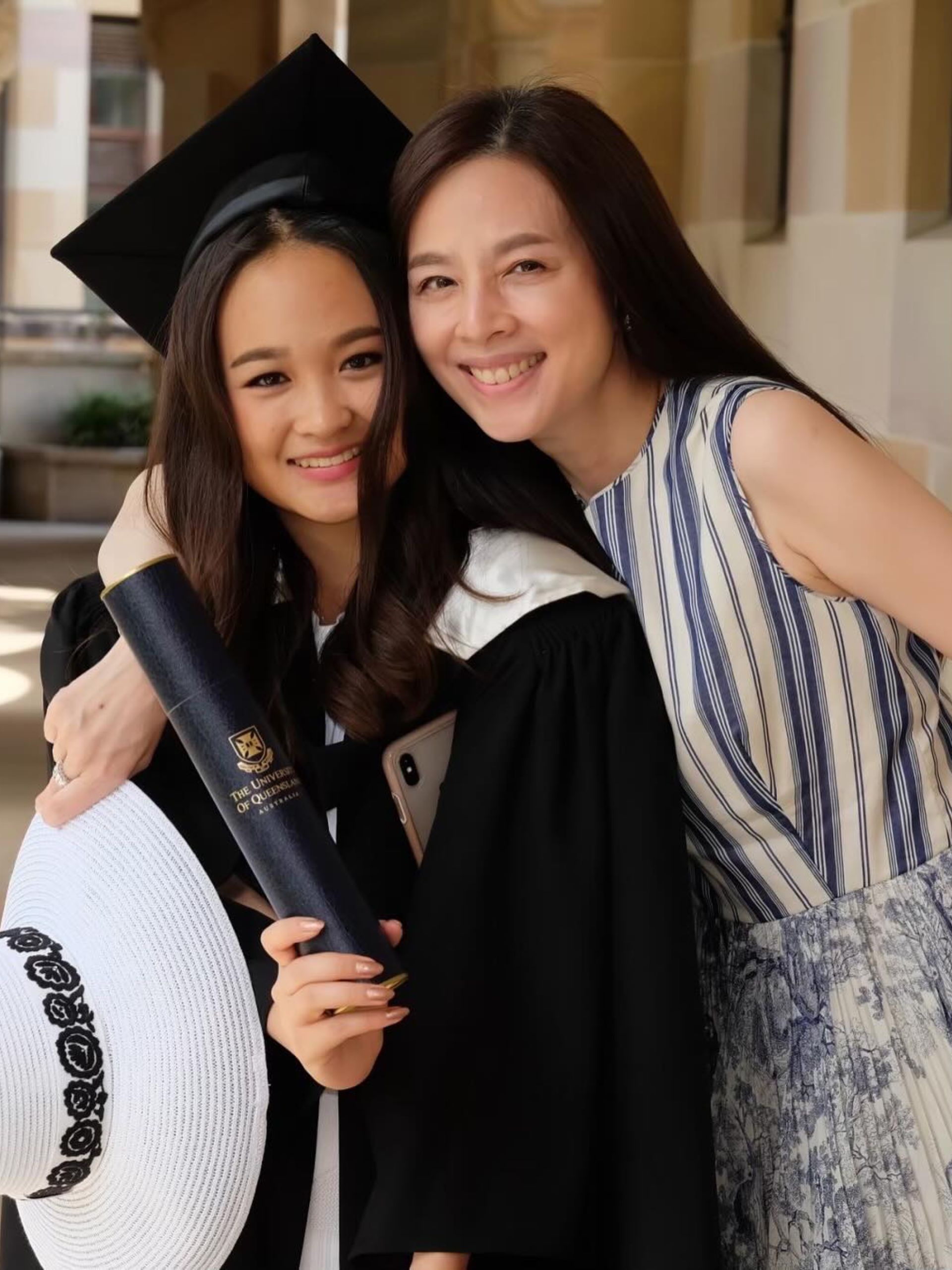 Madam Pang thoi tre anh 10