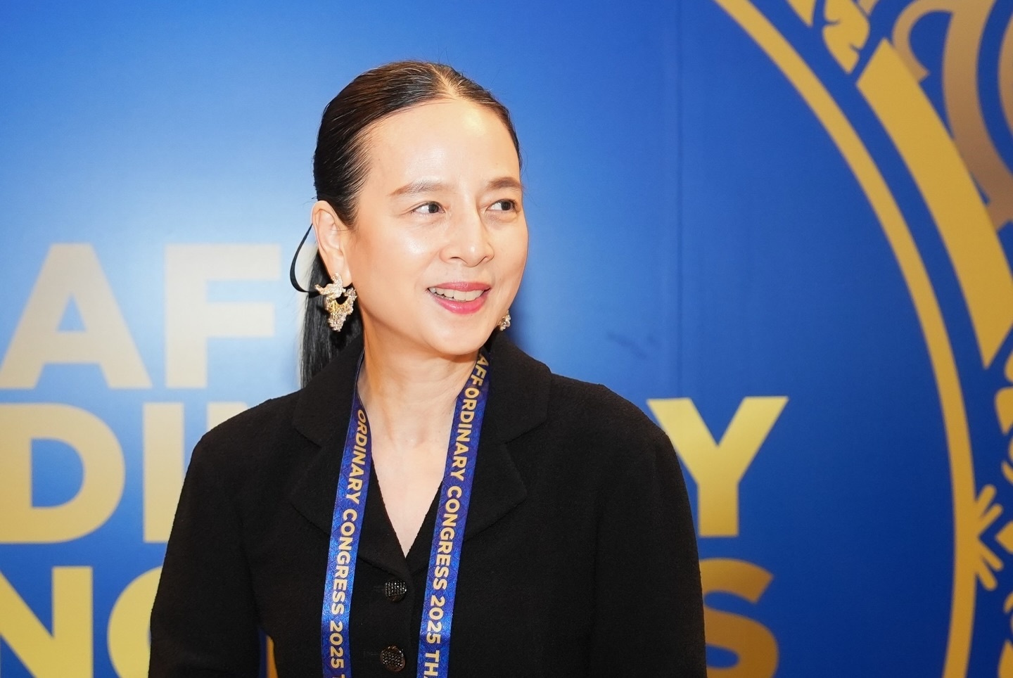 Madam Pang thoi tre anh 11