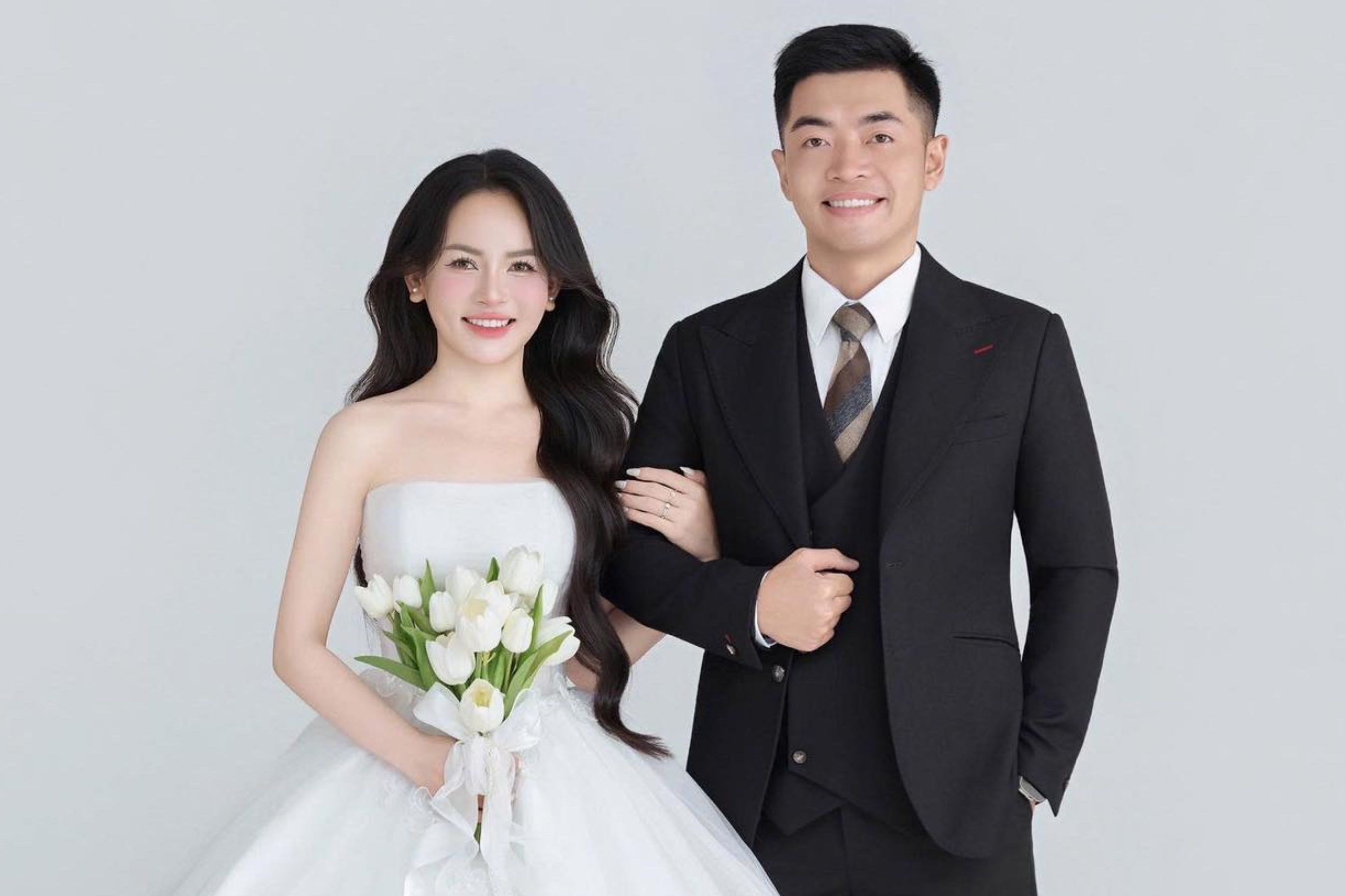 Co dau len mang moi cuoi, 60 khach la ngoi kin 10 mam co hinh anh