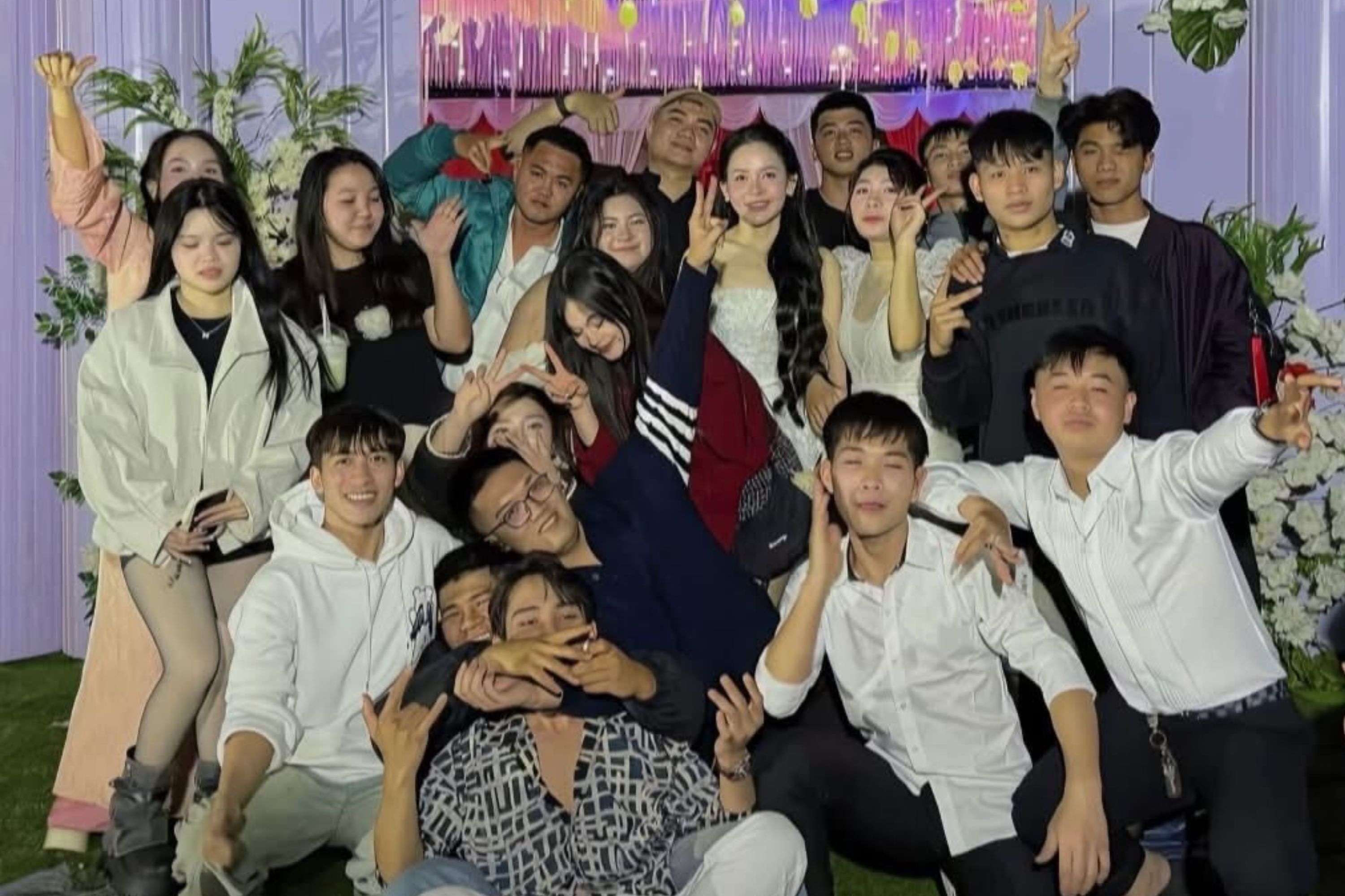 moi cuoi tren mang anh 2