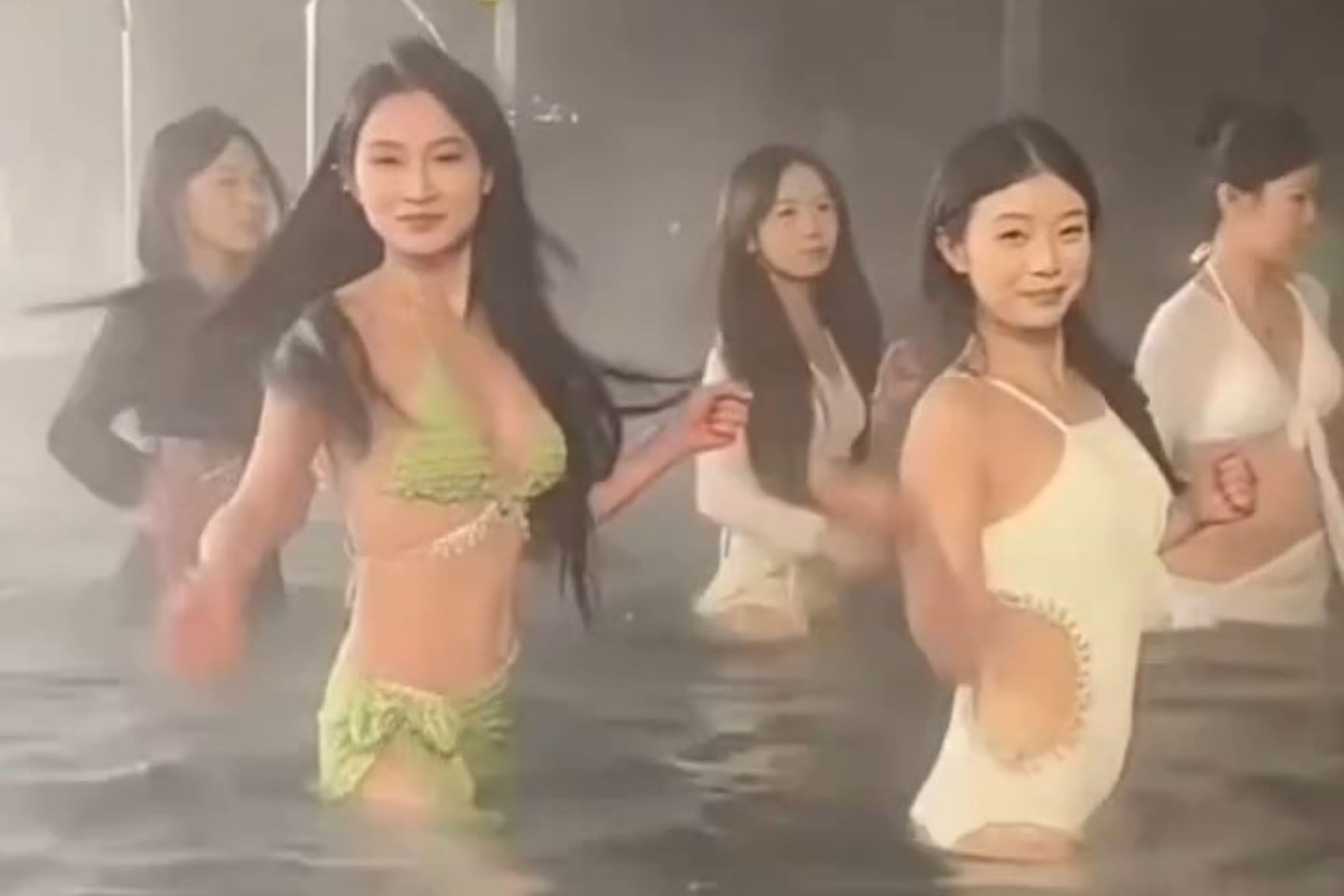 Livestream dung tuc suot 3 tieng o be boi gay phan no tai Trung Quoc hinh anh