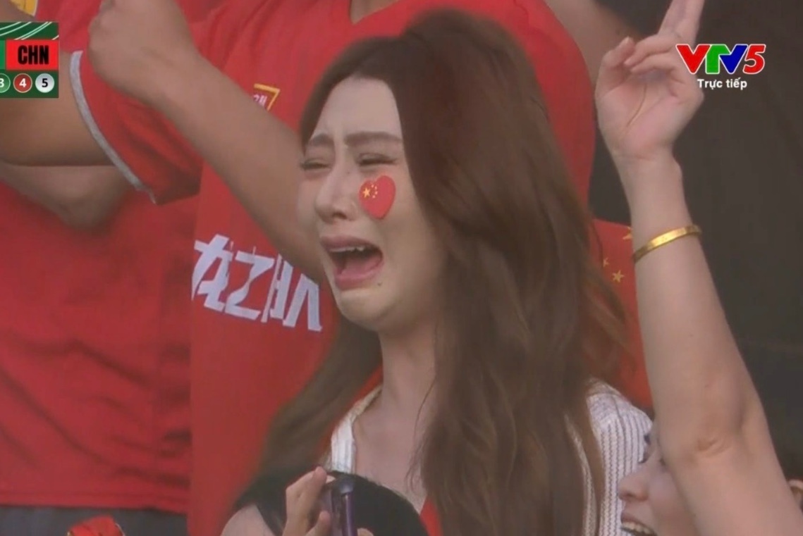 Nu CDV oa khoc khi U23 Trung Quoc lam nen lich su truoc Uzbekistan hinh anh