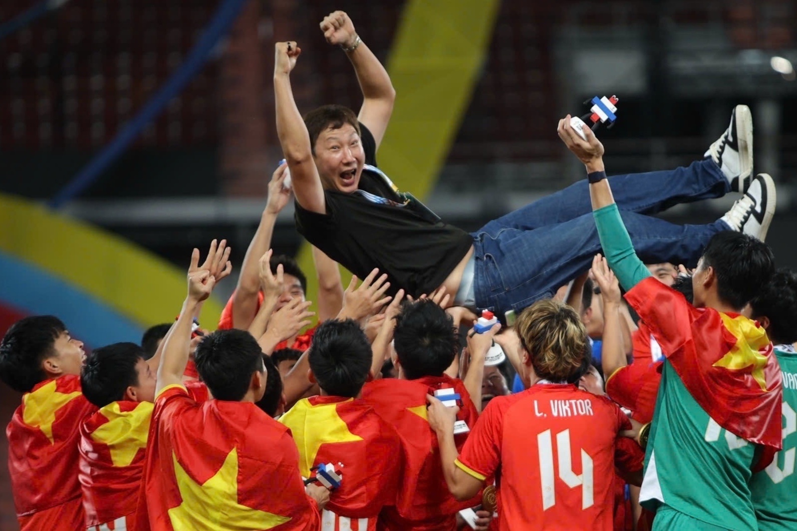 CDV Trung Quoc khau chien ve 'ma thuat' cua HLV Kim Sang-sik hinh anh