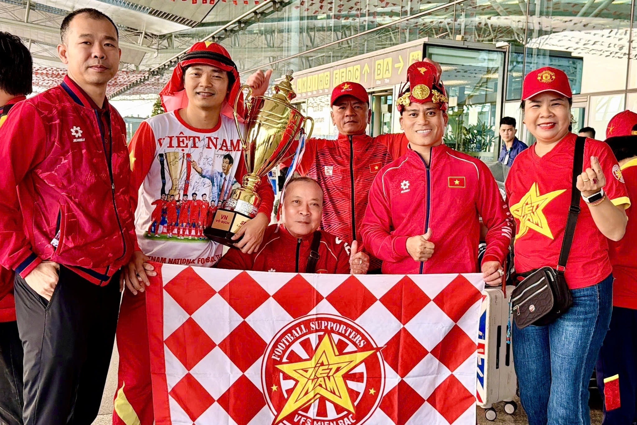 9 CDV chi tien ty bay sang Saudi Arabia co vu U23 Viet Nam hinh anh