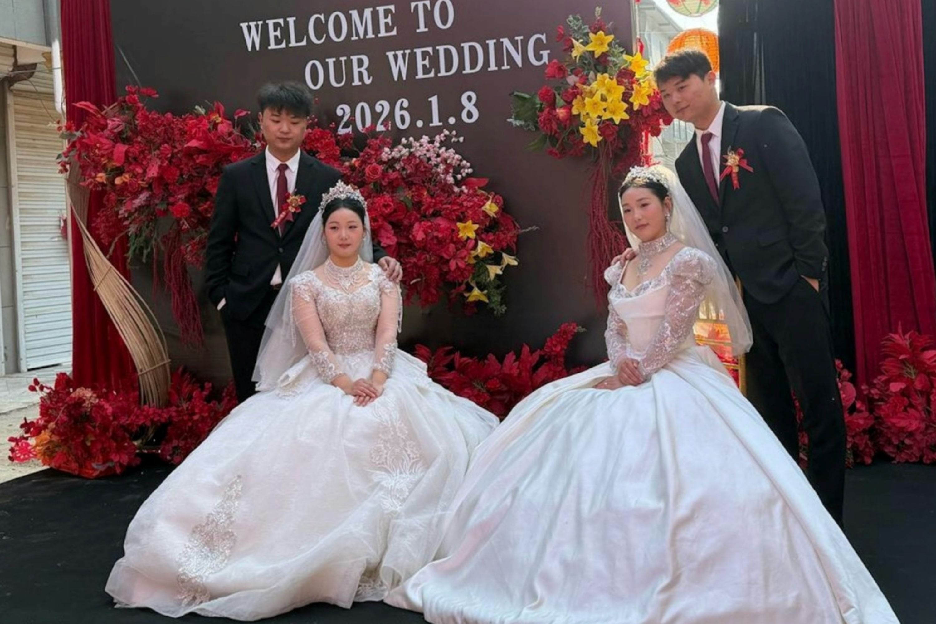 4 cap sinh doi trong mot dam cuoi gay sot o Trung Quoc hinh anh