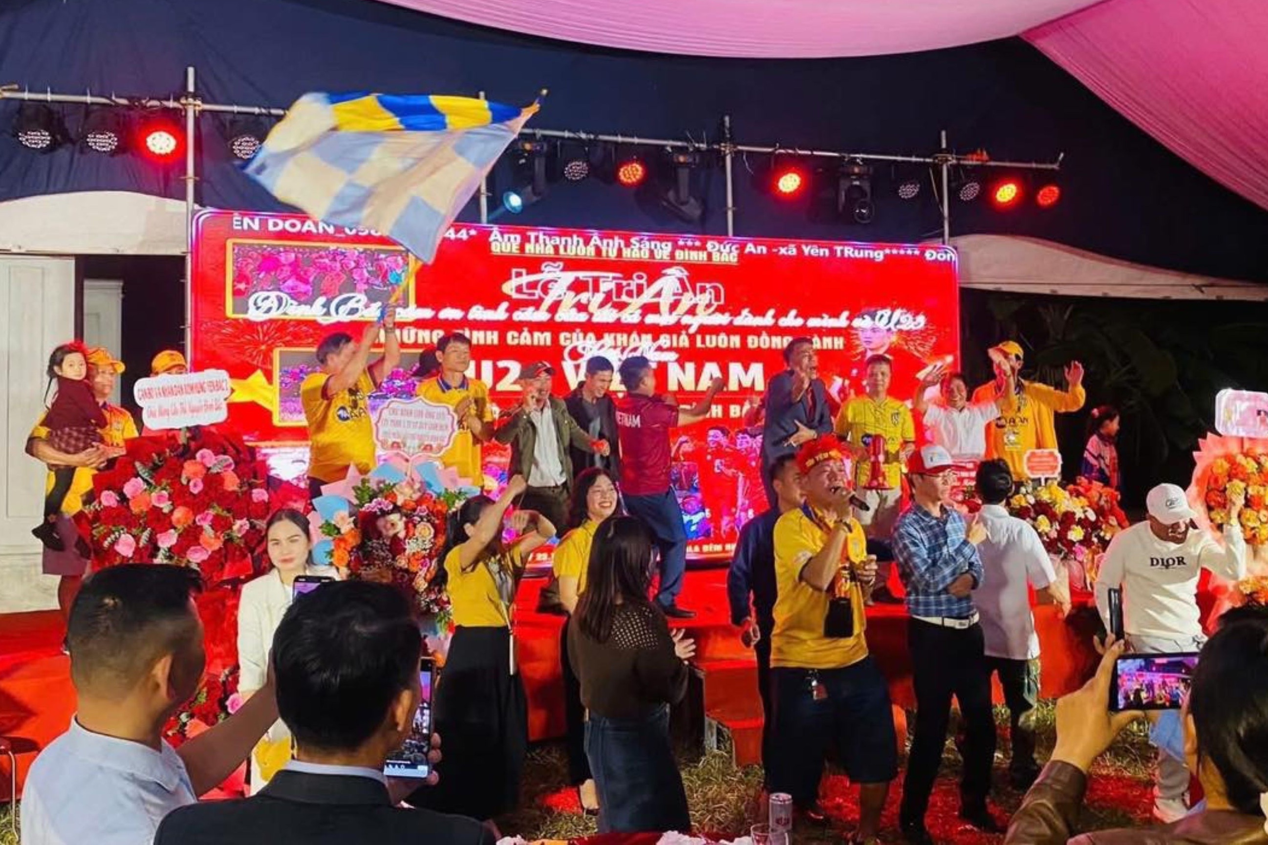 Tiec tri an nha Dinh Bac 'vo tran' hinh anh