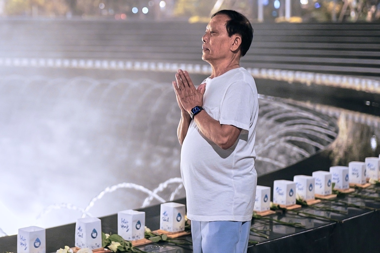 Ky uc tro ve giua dai tuong niem nan nhan Covid-19 o TP.HCM hinh anh