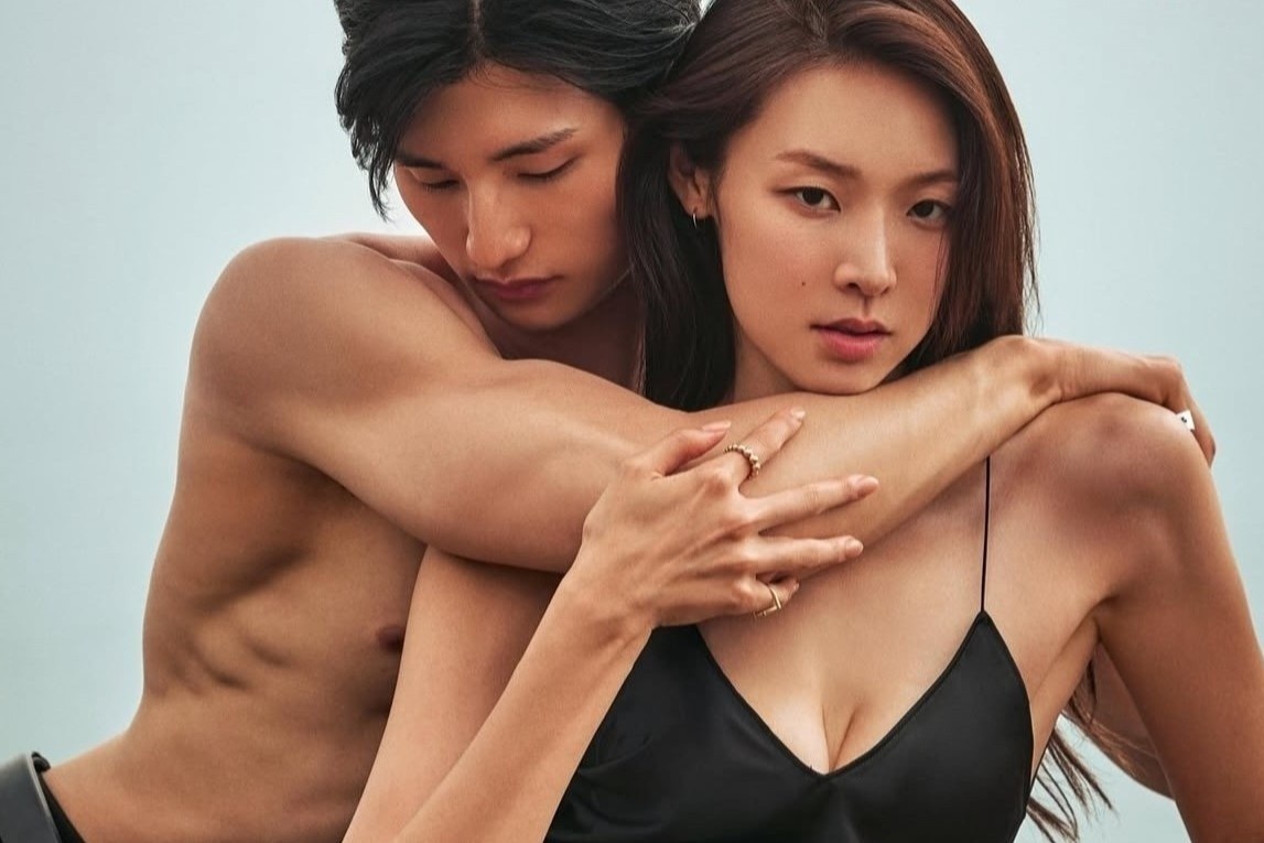 Tiet lo bat ngo cua hoa hau doi yeu 2 nguoi cung luc hinh anh