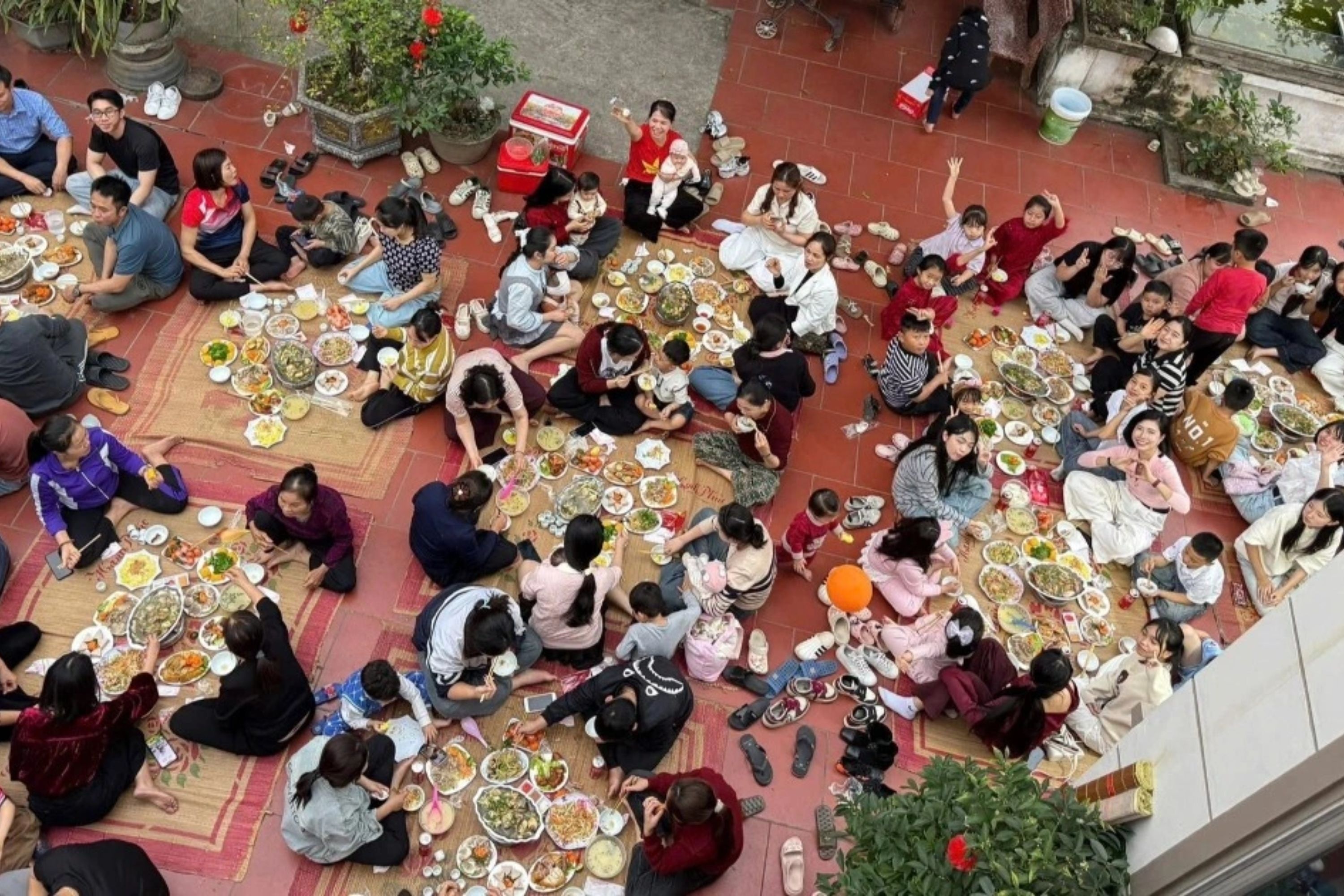 Can canh an Tet hoanh trang cua dai gia dinh 198 nguoi o Phu Tho hinh anh