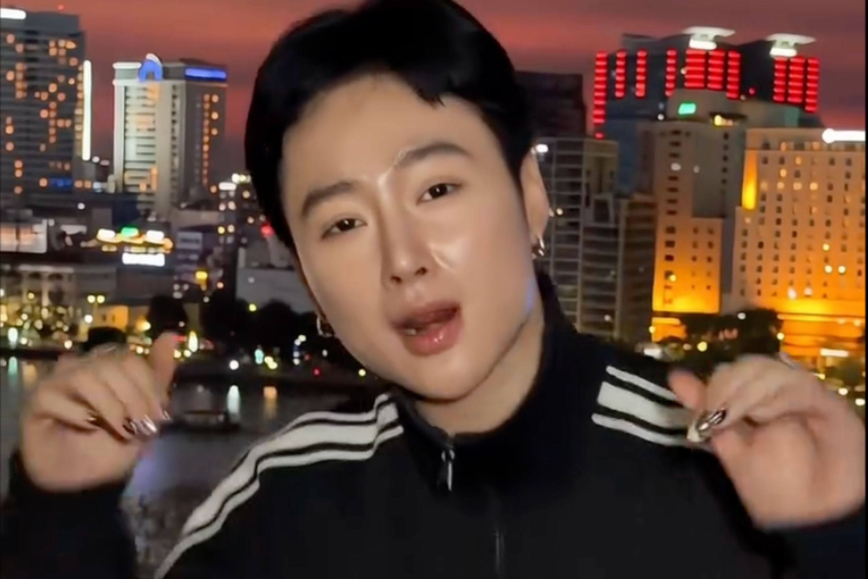 Angela Phuong Trinh ngay cang khac la hinh anh