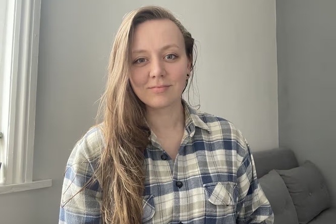 Co gai Anh mua nha nam 25 tuoi: Tam chi 2 phut, tuan rua bat 1 lan hinh anh