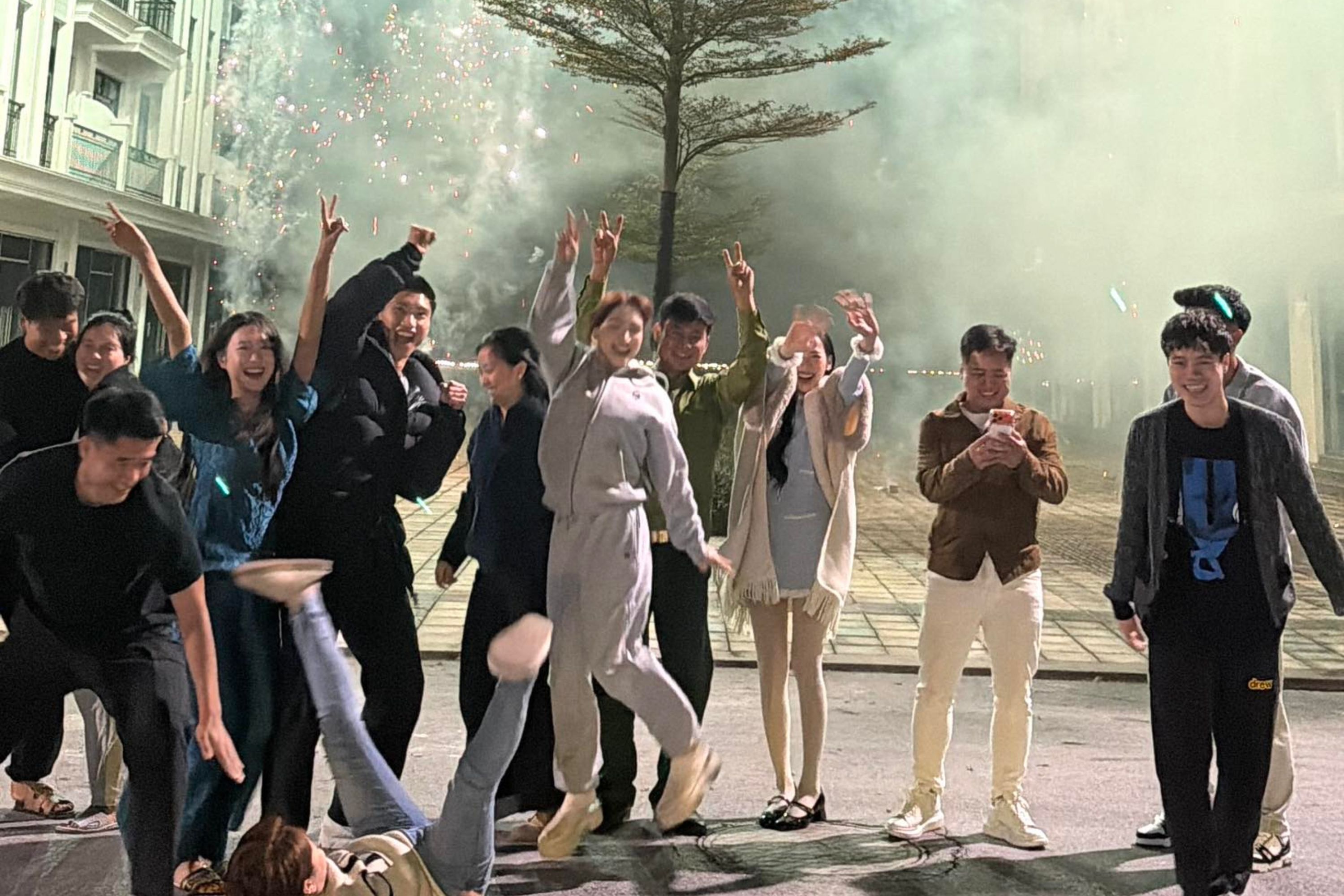 Anh ban trai Hoa Minzy tu tap voi nhom Van Toan, Van Hau gay sot hinh anh