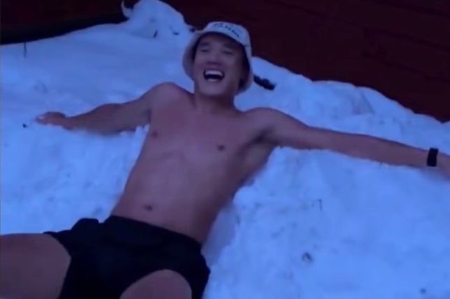 Bui Tien Dung xong hoi, 'tam' tuyet cung gia dinh vo o troi Au hinh anh