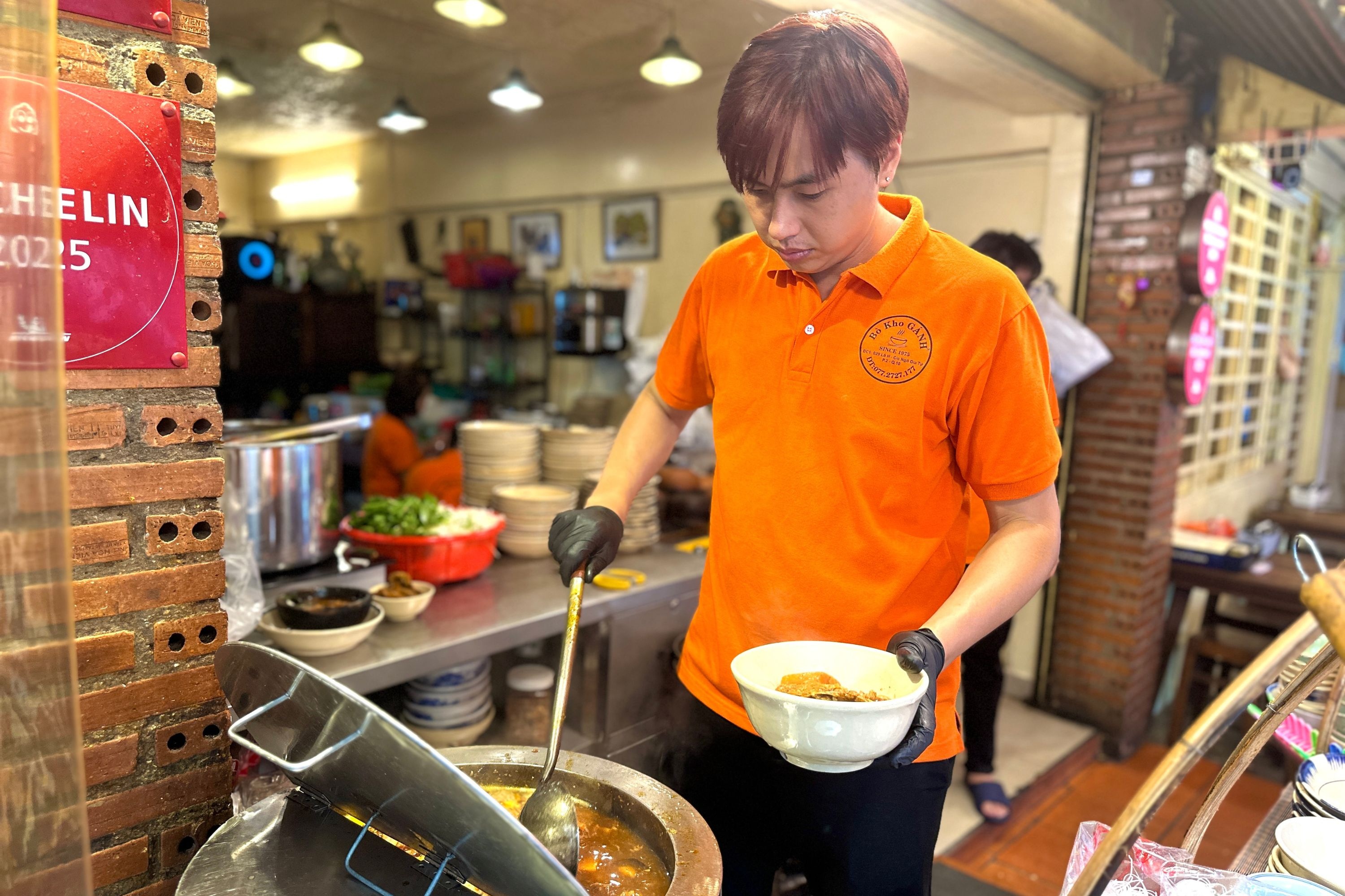 Ly ca phe, to bun bo o 'dat vang' trung tam TP.HCM deu tang gia hinh anh