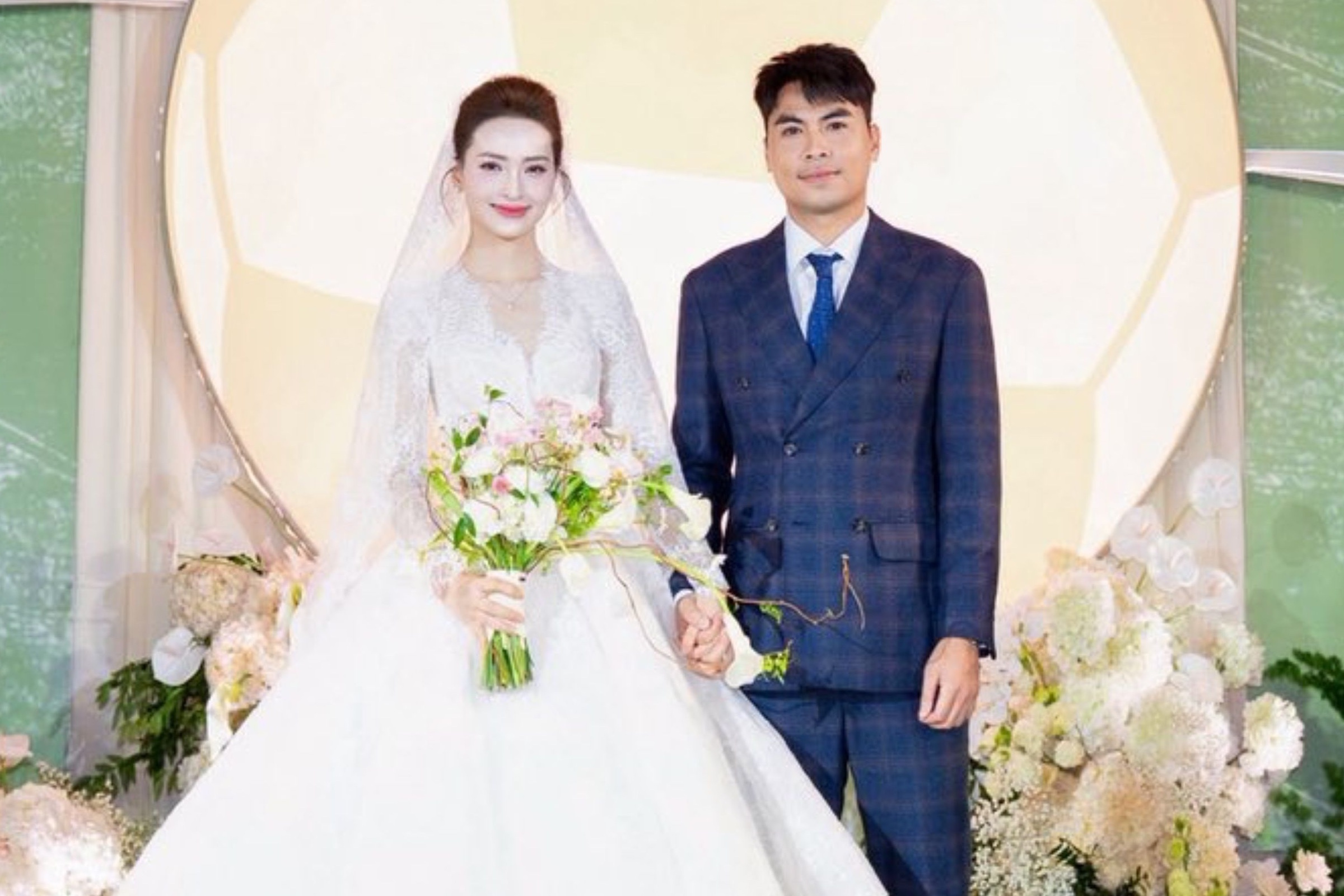 Cau thu Duc Huy sau khi cuoi 'chi dep' MC Mu Tat hinh anh