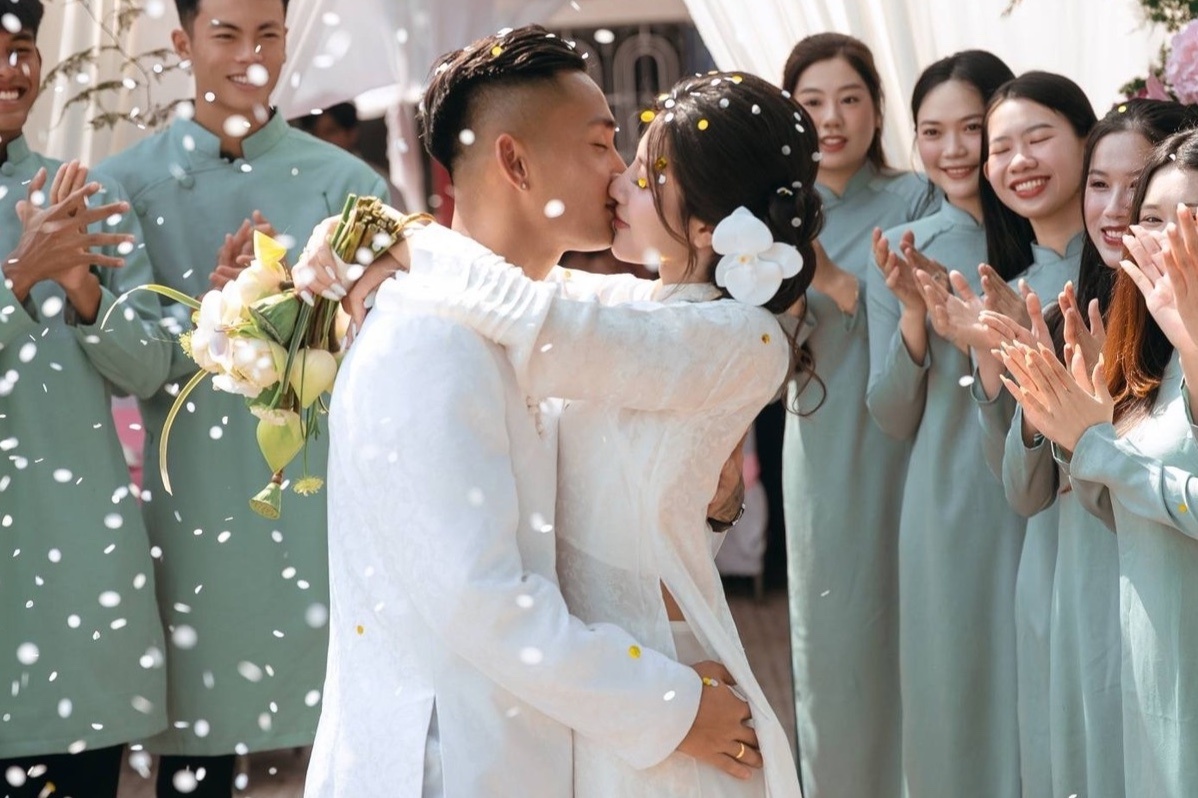 Cuu tien dao U23 Viet Nam cuoi hot girl TP.HCM hinh anh