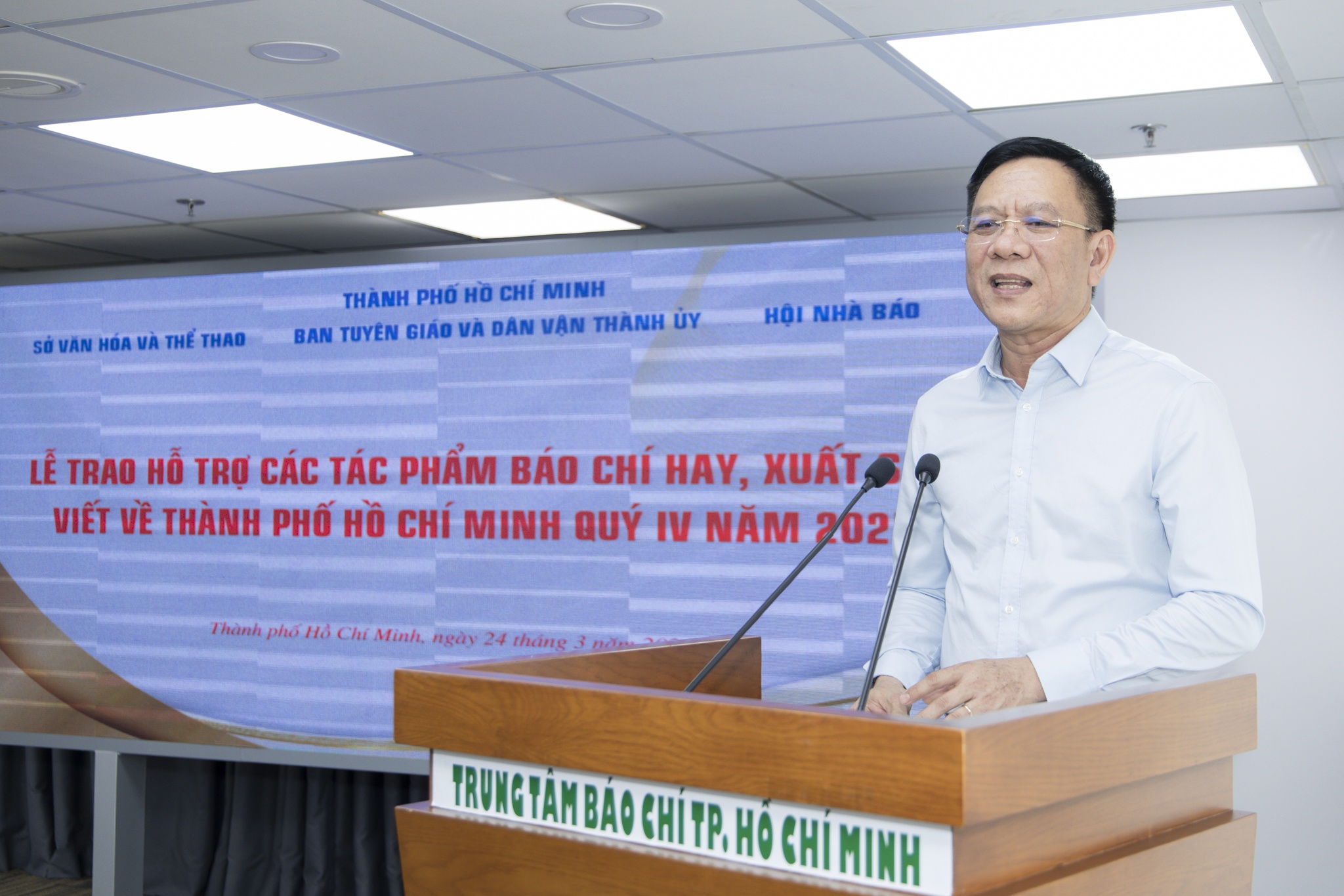 Tri Thuc - Znews co 3 tac pham xuat sac viet ve TP.HCM quy IV/2025 hinh anh
