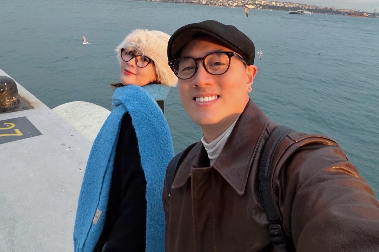 Gia dinh Cam Cam thong bao khan hinh anh