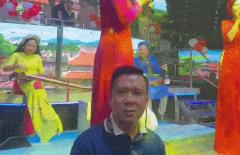 Di quan bia an sinh nhat, nguoi dan ong bat ngo duoc nghe ca Hue hinh anh