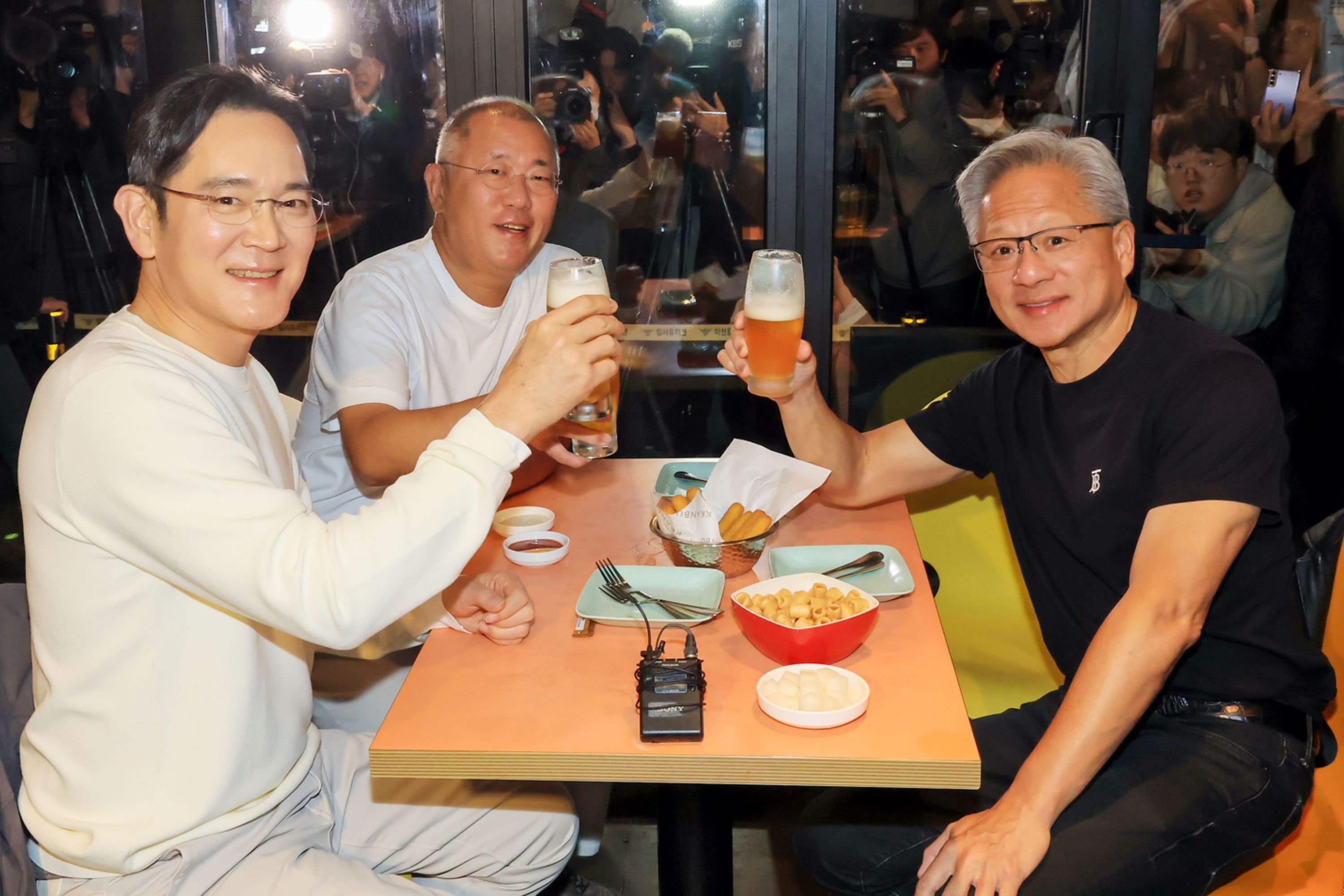 Ai se nhau cung CEO Nvidia tai Han Quoc? hinh anh