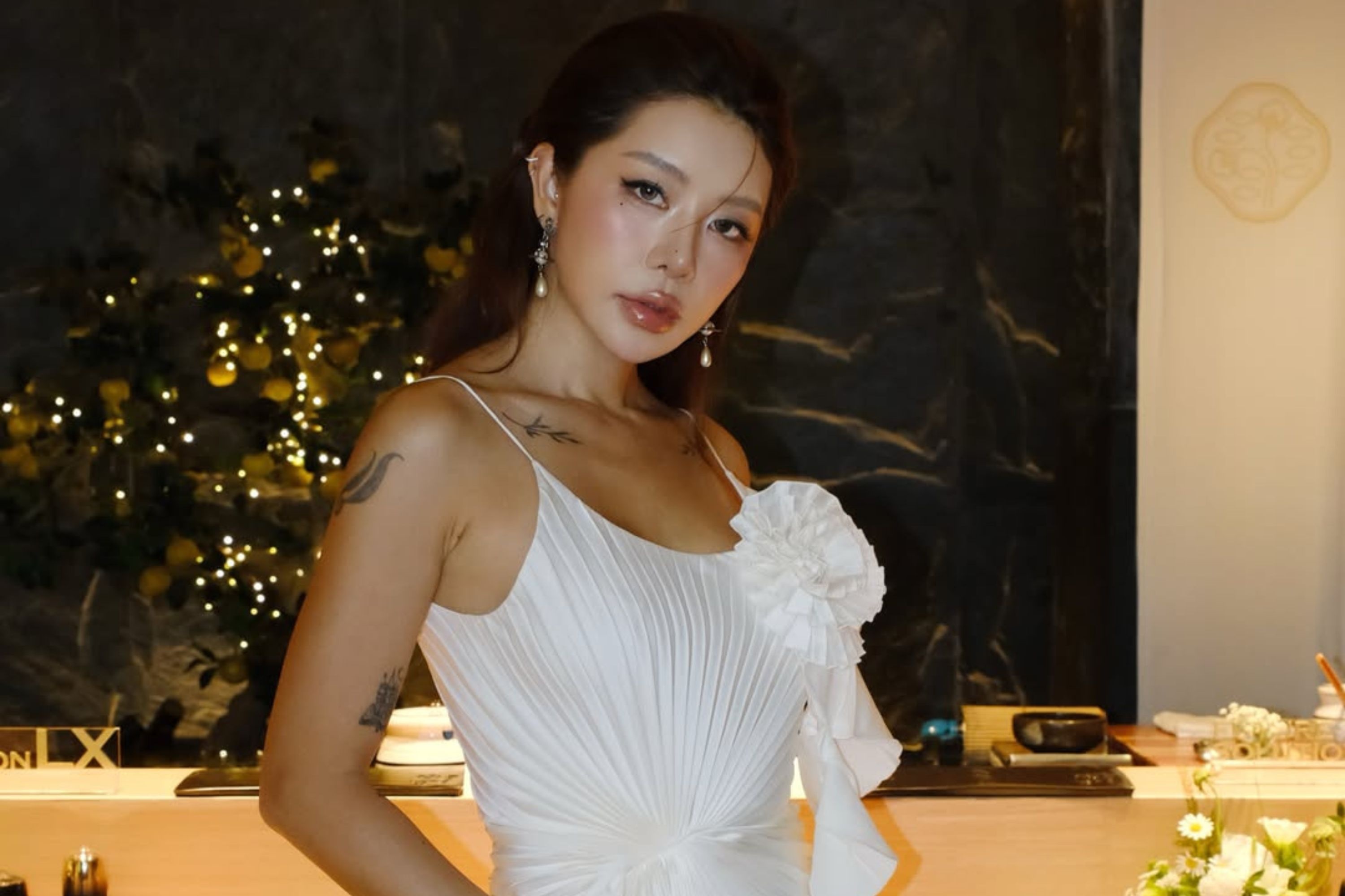 Hot girl thong bao ly hon dung ky niem 10 nam ngay cuoi hinh anh