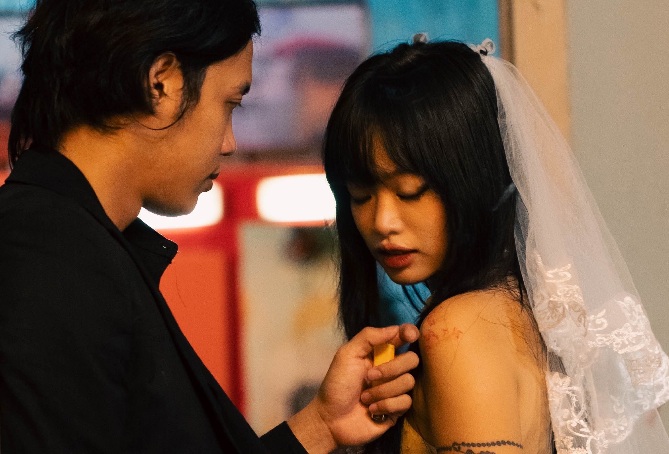 Ngoại tình và quan hệ ngoài luồng khác nhau thế nào?