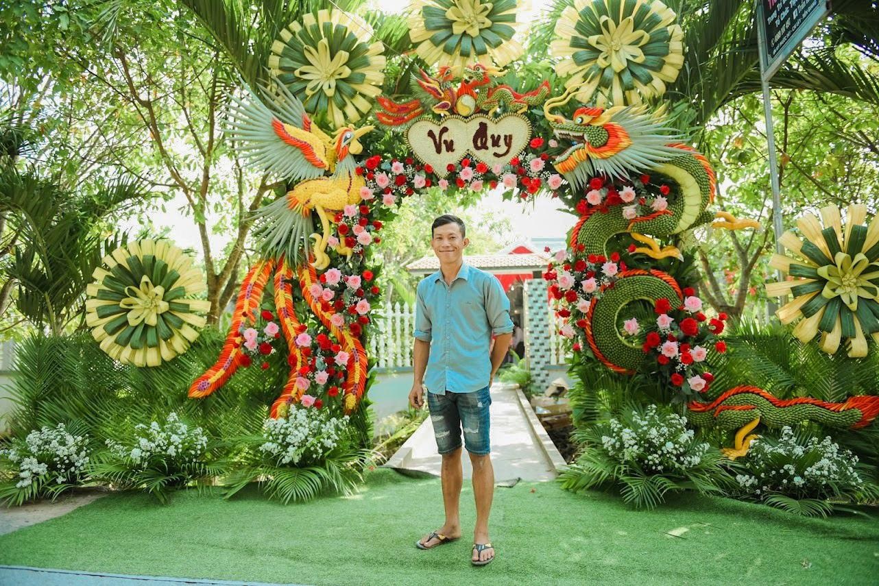 10 năm làm cổng cưới rồng phụng từ tỏi, ớt ở miền Tây