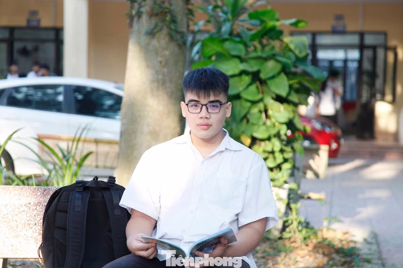 nam sinh ảnh 2