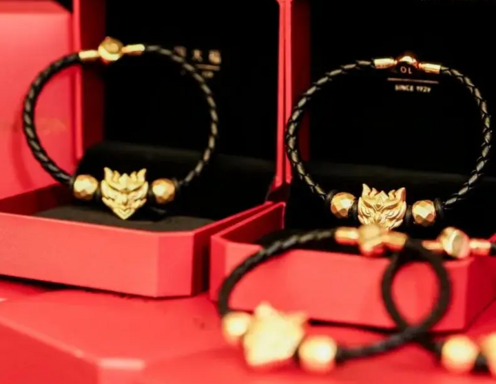 Công ty Trung Quốc tặng toàn bộ nhân viên lắc tay vàng 24K