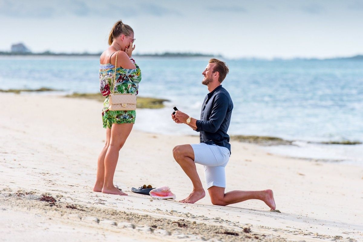 Harry Kane v&agrave; vợ ảnh 8