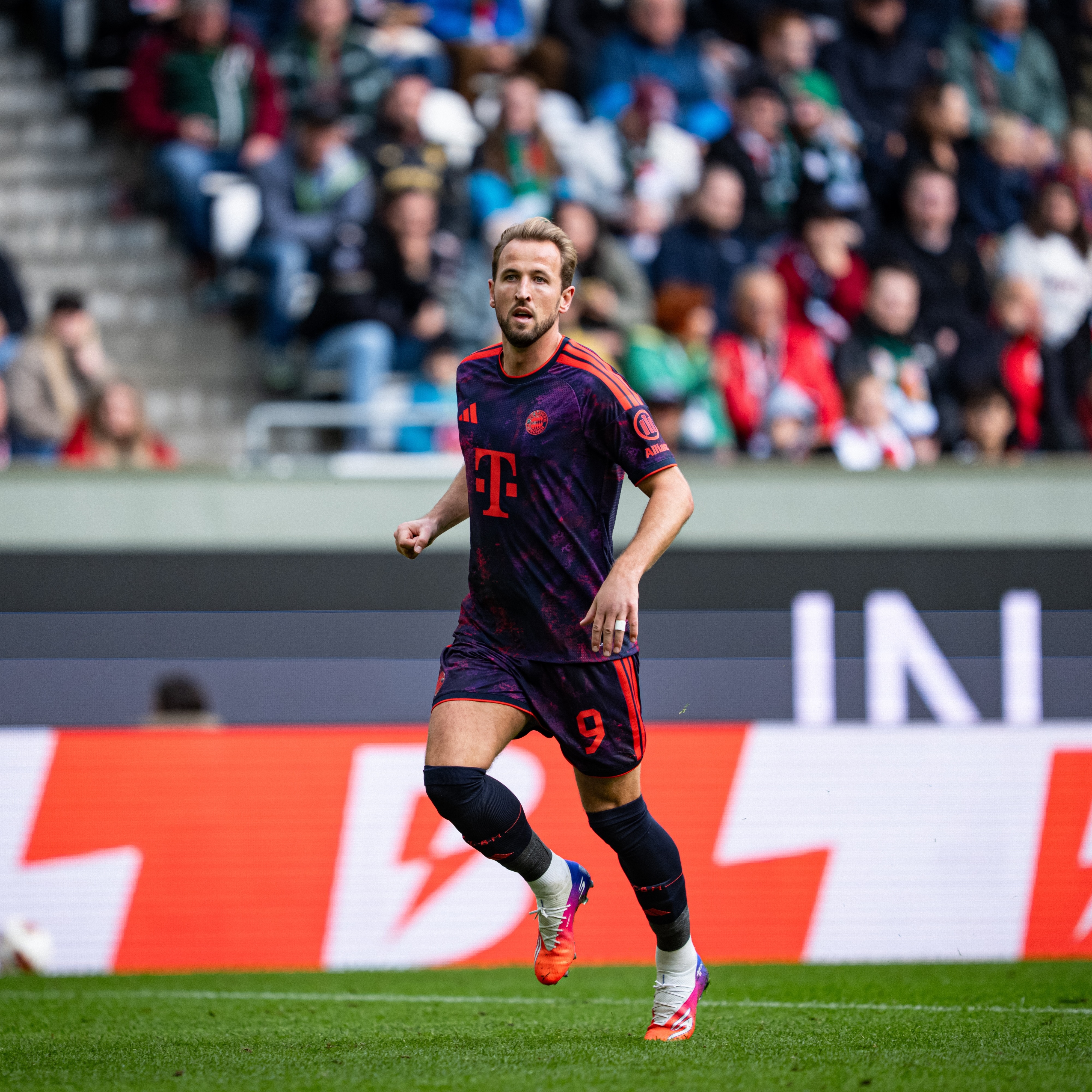Harry Kane v&agrave; vợ ảnh 14