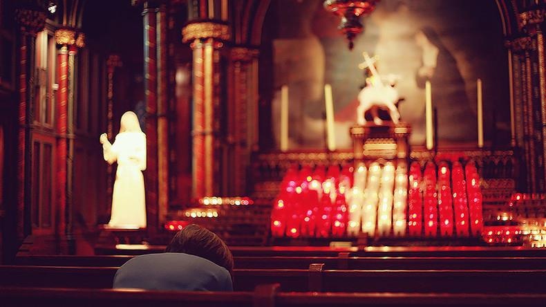 Vatican muon cac ong lon cong nghe don sach noi dung khieu dam hinh anh