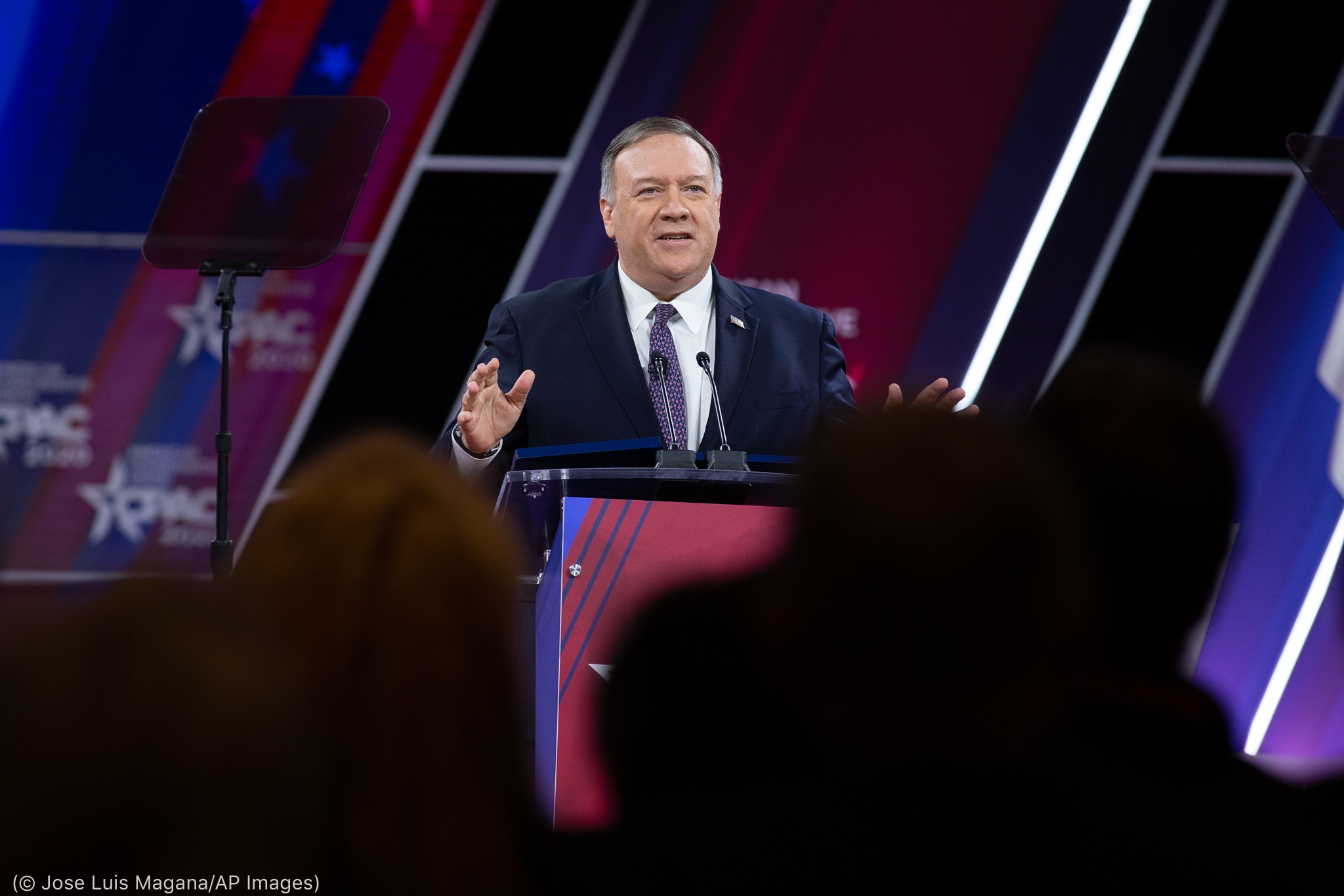 chinh tri hoa,  dich viem phoi,  virus corona, anh 1