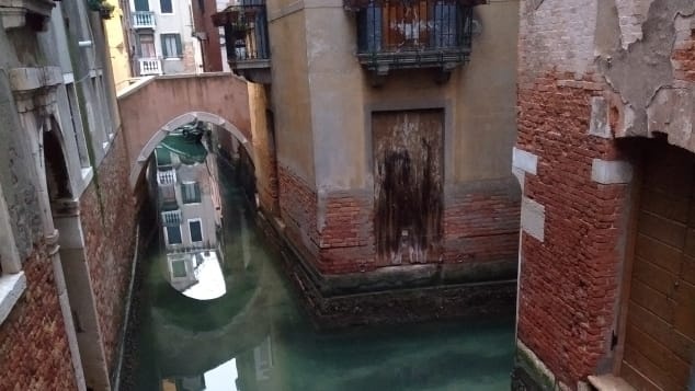 Venice tim lai bau troi xanh, mat nuoc trong vat giua mua dich hinh anh