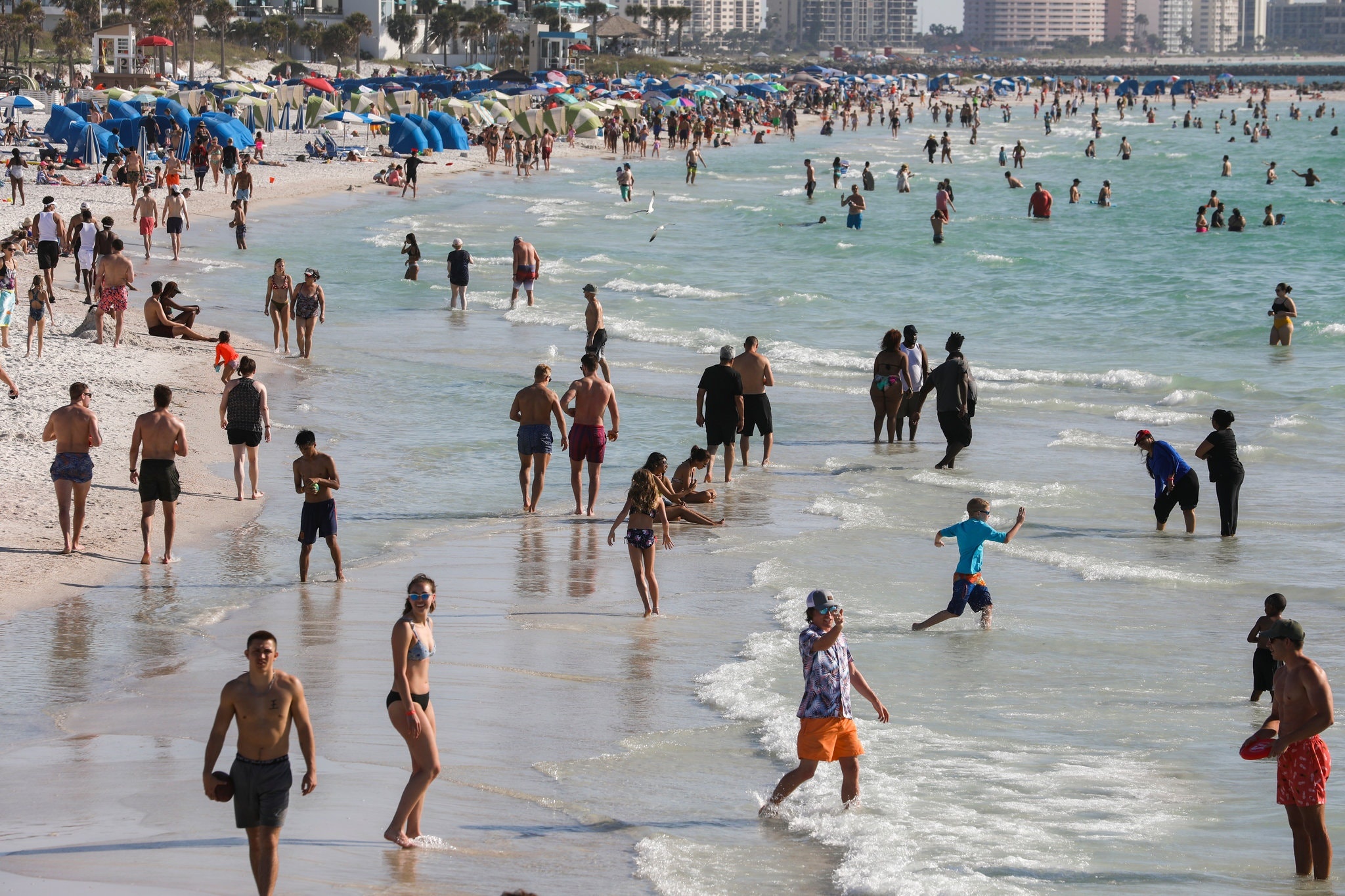 'Dang nao cung chet' va thai do bang quan truoc dai dich tren dat My hinh anh