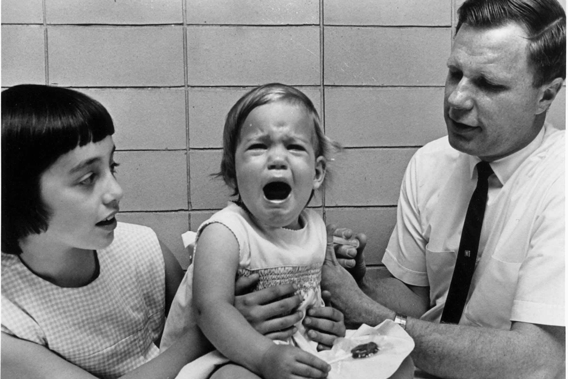 vaccine COVID-19,  tiem phong vaccine,  anti vaccine,  dich COVID-19,  chet tao vaccine,  virus corona,  maurice hilleman anh 2