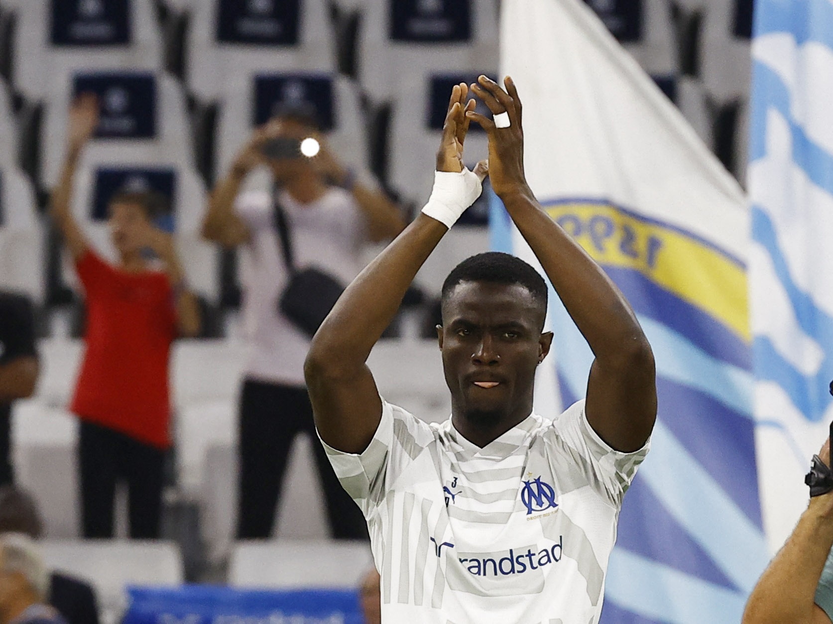 Carragher: 'Eric Bailly qua vo ly khi to MU' hinh anh