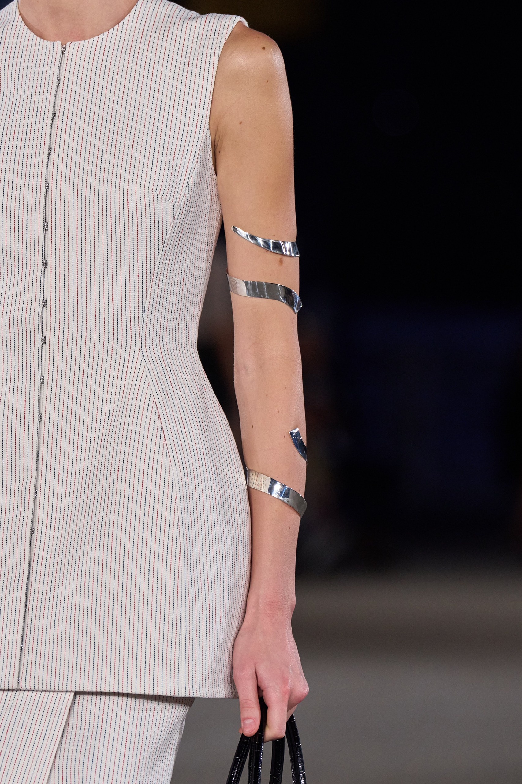 Trang suc mua xuan 2023 anh 4