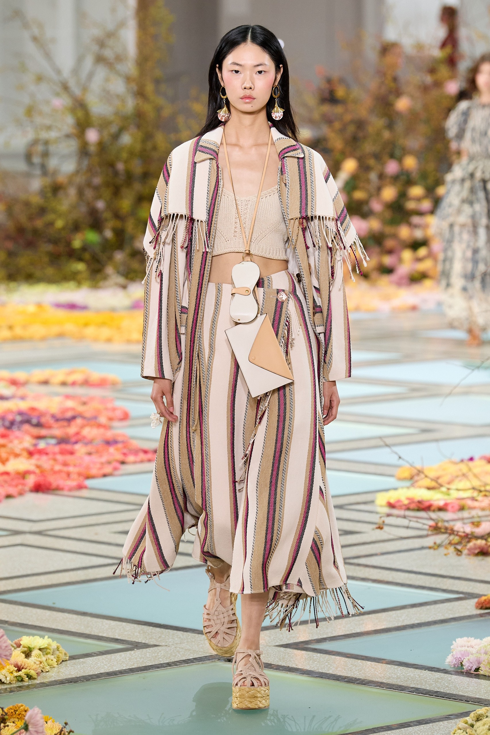 Trang suc mua xuan 2023 anh 7