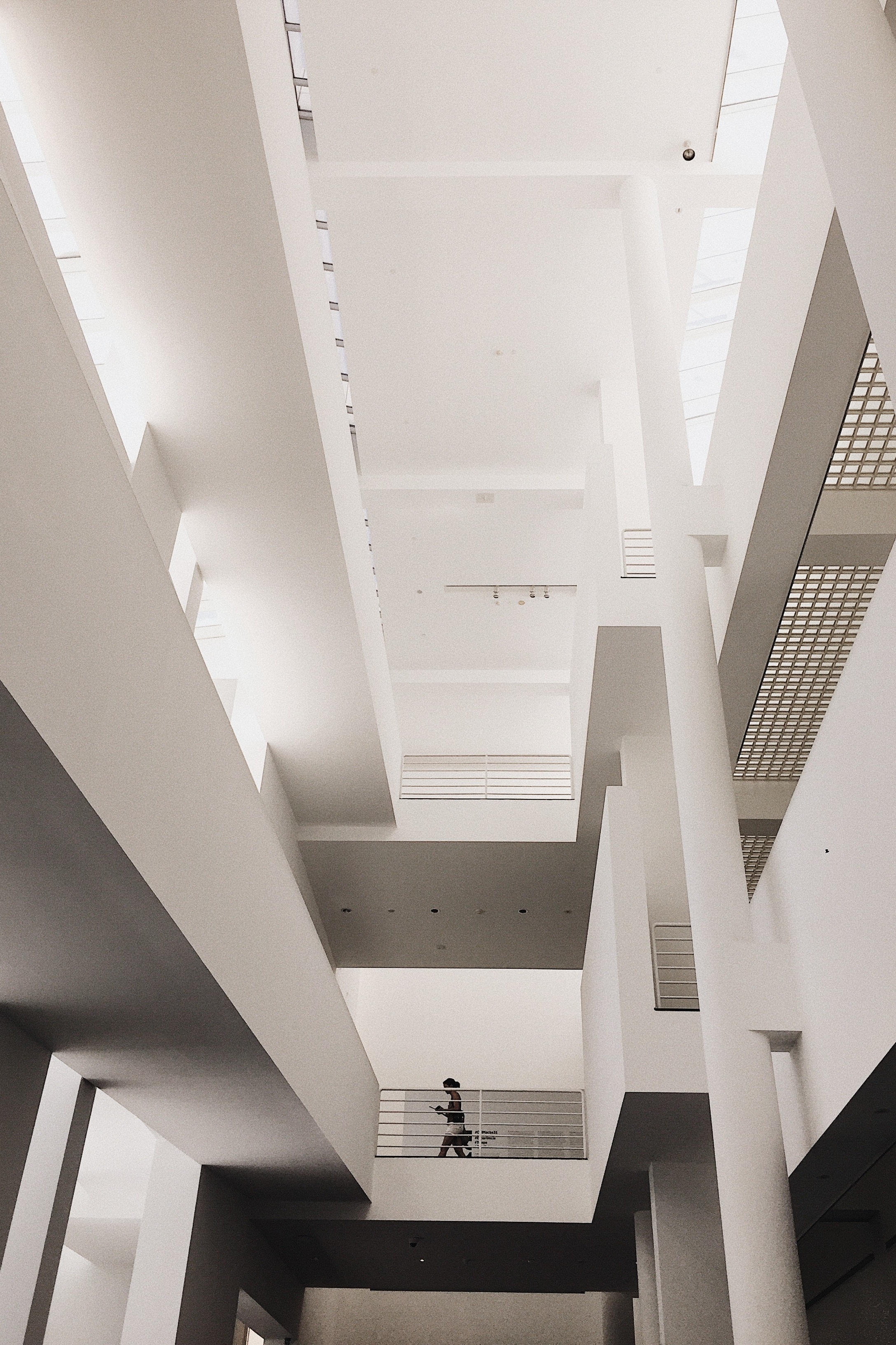 dao tao dung cach anh 9