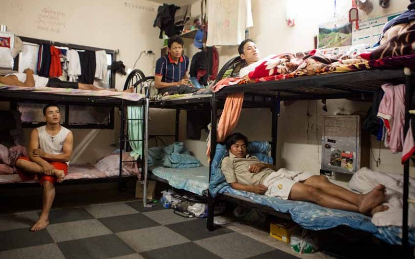 Cuoc song no le thoi hien dai cua cong nhan World Cup 2022 hinh anh