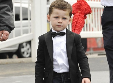 Cau am nha Rooney banh bao di xem dua ngua hinh anh