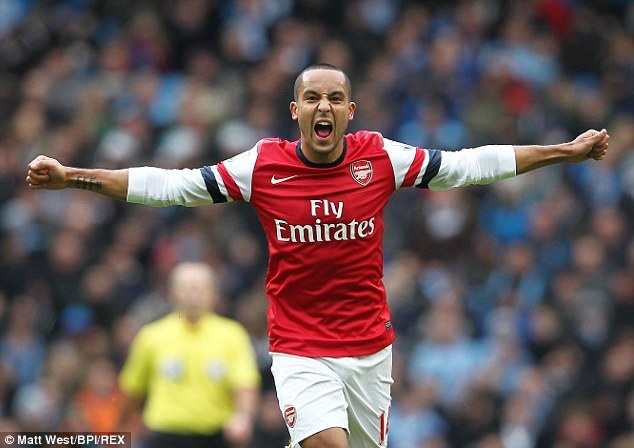 Walcott khoe anh con trai de an mung chien thang cua Arsenal hinh anh