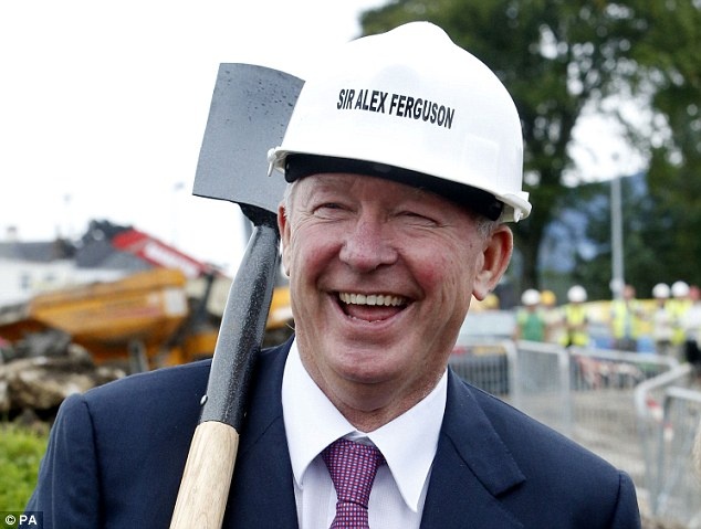 Sir Alex hao phong tang ban ruou tien ty hinh anh