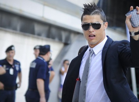 Ronaldo thue 4 ve si rieng bao ve tai World Cup hinh anh