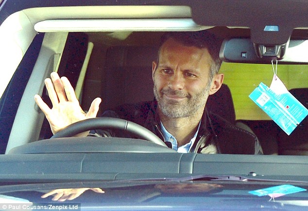 Em trai bi 'cam sung' ung ho Giggs lam HLV M.U hinh anh