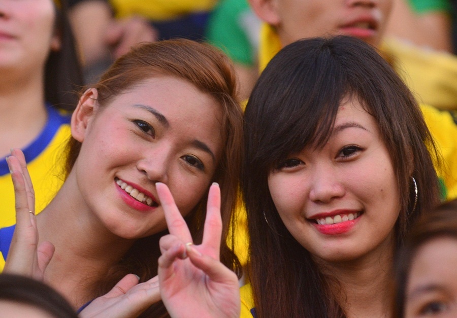 Fan nu doi nang co vu cuong nhiet cho SLNA hinh anh