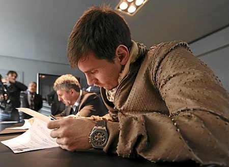 Messi bi co quan thue Tay Ban Nha loi dung hinh anh hinh anh