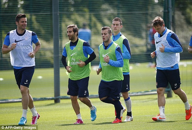 Dan sao Arsenal dien giay coc cach ra san tap hinh anh